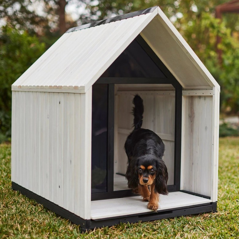 Frisco Classic Wooden Outdoor Dog House